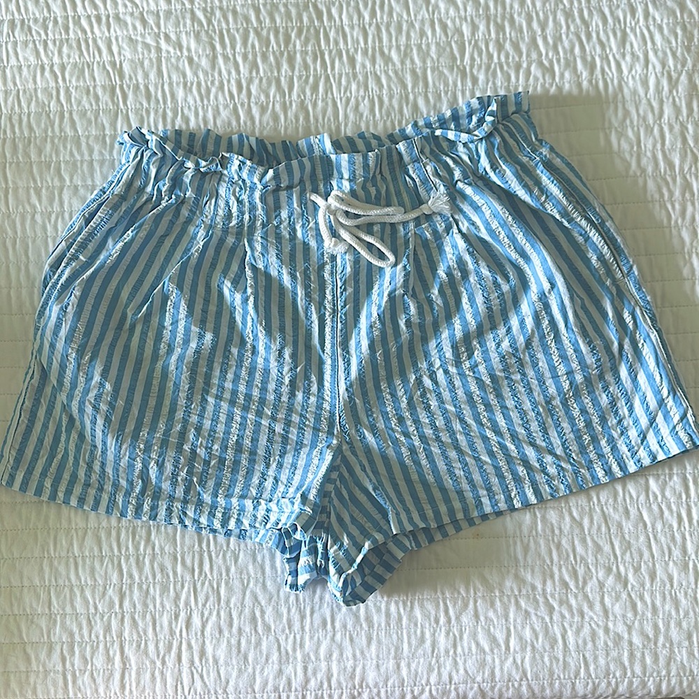Coastal Shorts with Drawstring